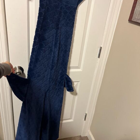 Shark tale blanket - Picture 3 of 8